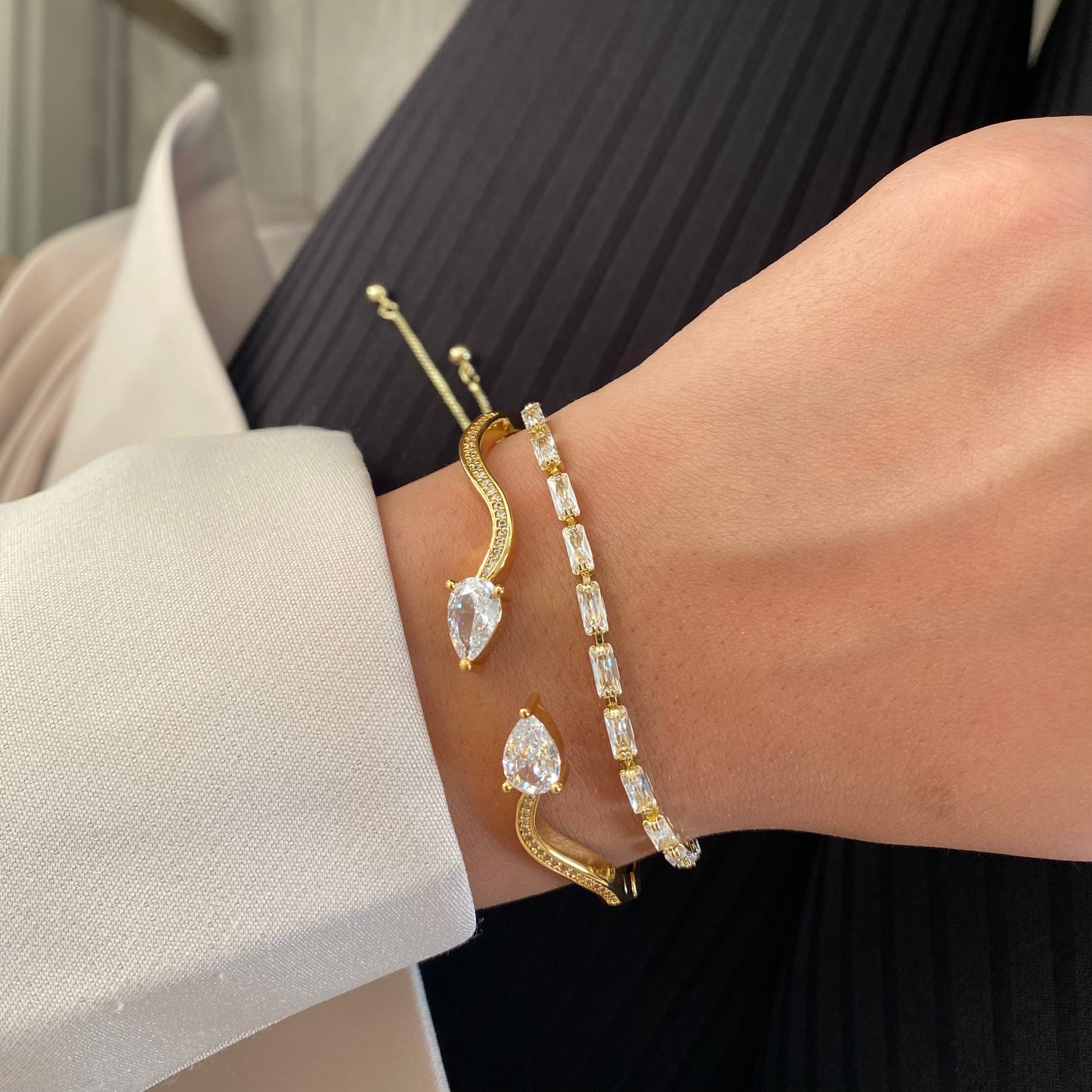 Pear Drop Twist Bangle ( Pre Order)